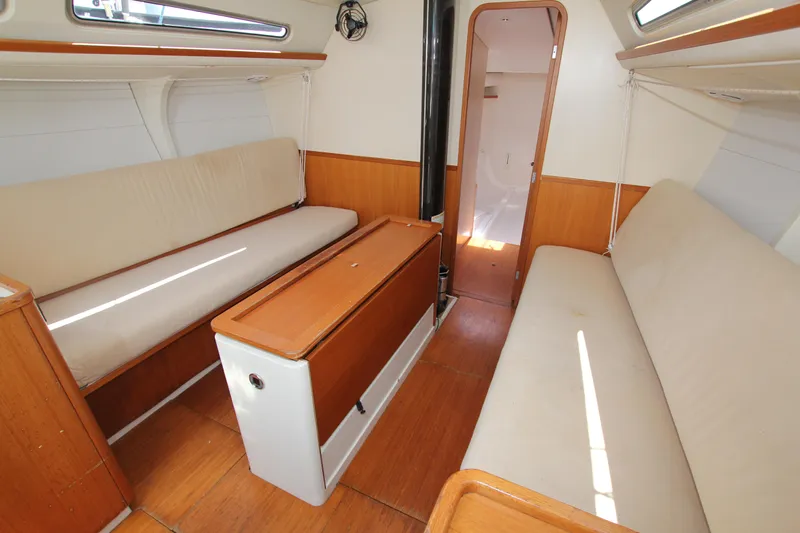 Mutiny Yacht Photos Pics Saloon from aft S sea covers off