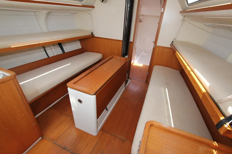 Mutiny Yacht Photos Pics Saloon sea bunks up from aft S