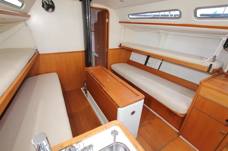 Mutiny Yacht Photos Pics Saloon sea bunks up from aft P