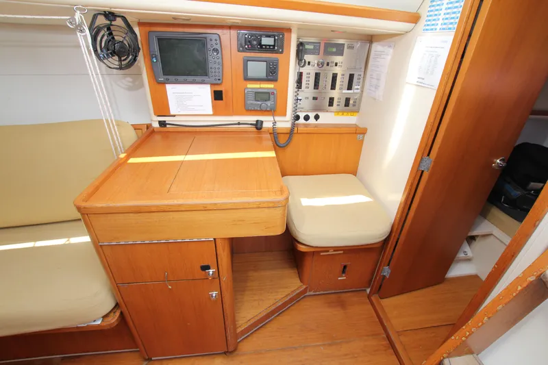 Mutiny Yacht Photos Pics Navigation station