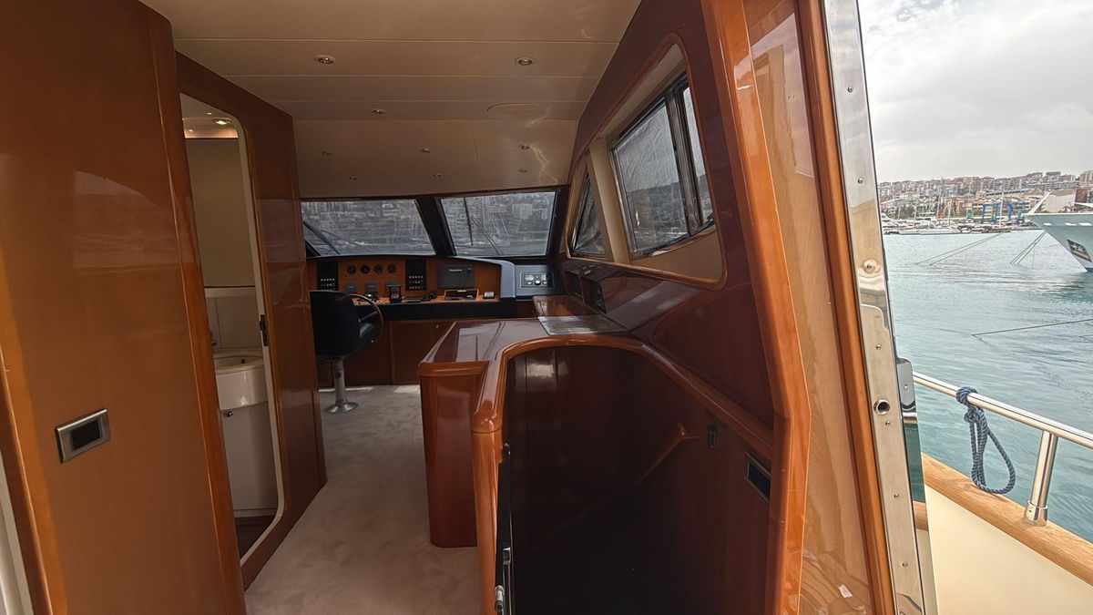 2002 Falcon 85 