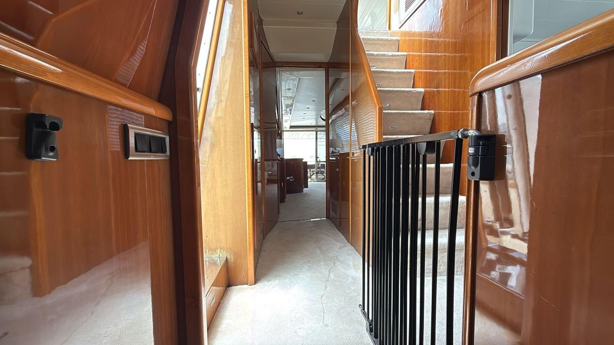 2002 Falcon 85 