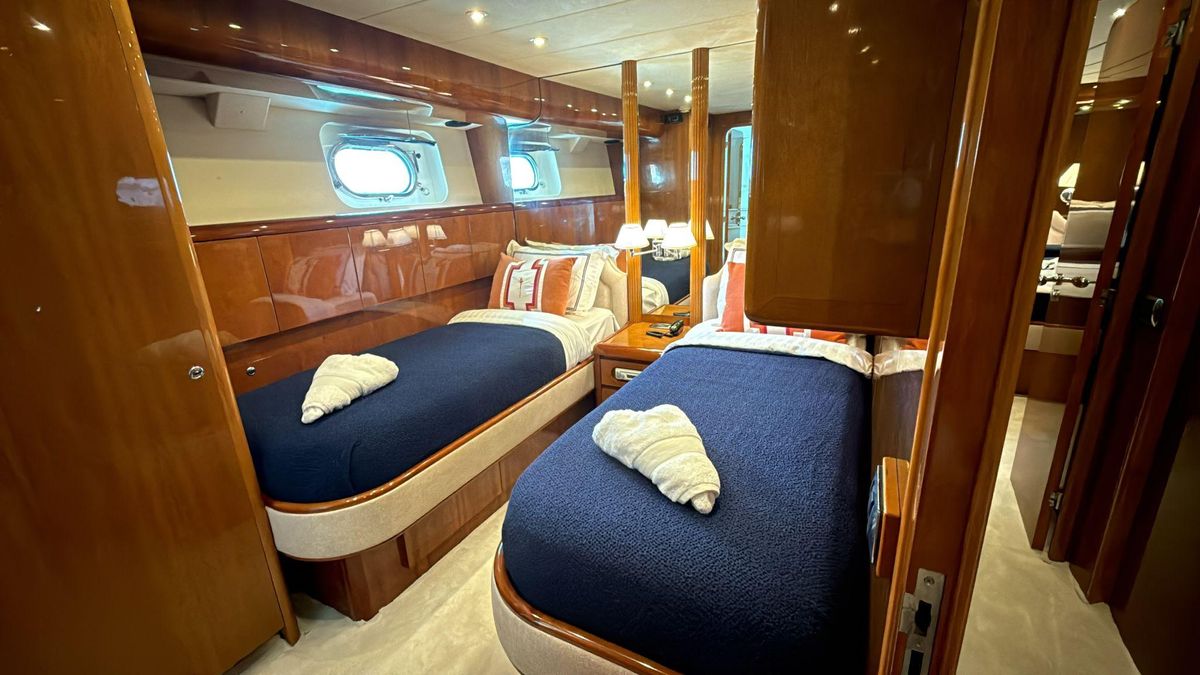 2002 Falcon 85 