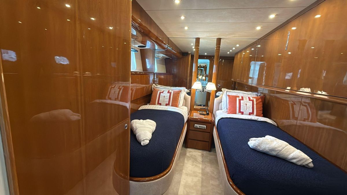 2002 Falcon 85 
