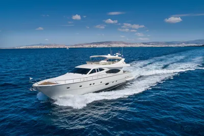 Ferretti Yachts 760