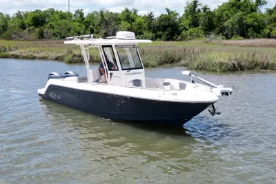 Robalo R272 Center Console