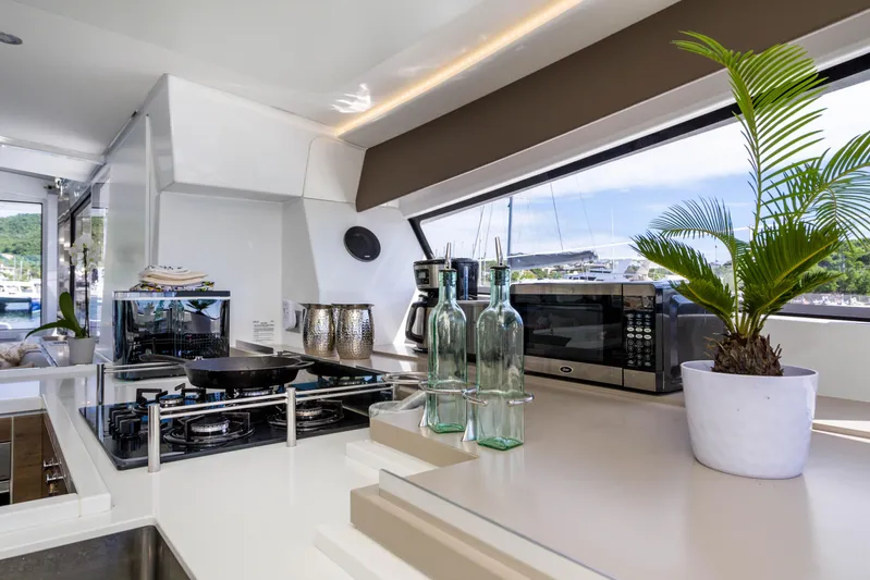 Dante Yacht Photos Pics 