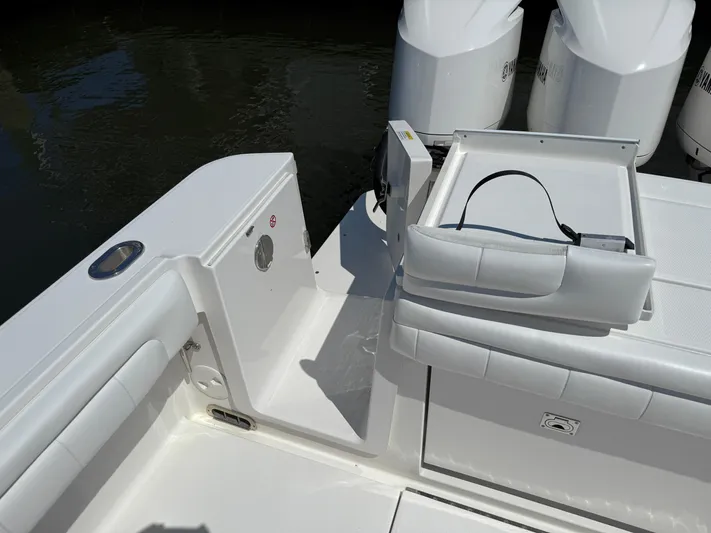 Tiger Yacht Photos Pics 2017 Regulator 34SS boat deck with seating and Yamaha engines.