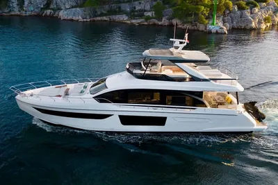 Custom Azimut 68 flybridge