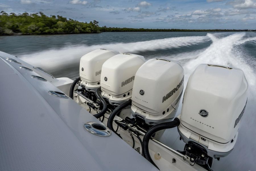 2018 Boston Whaler 420 Outrage