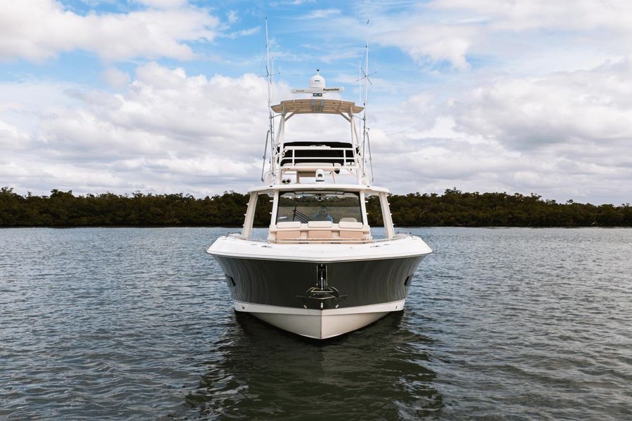 2018 Boston Whaler 420 Outrage