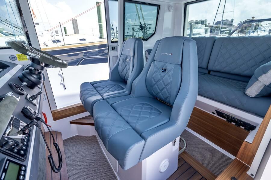 2023 Axopar 28 CABIN