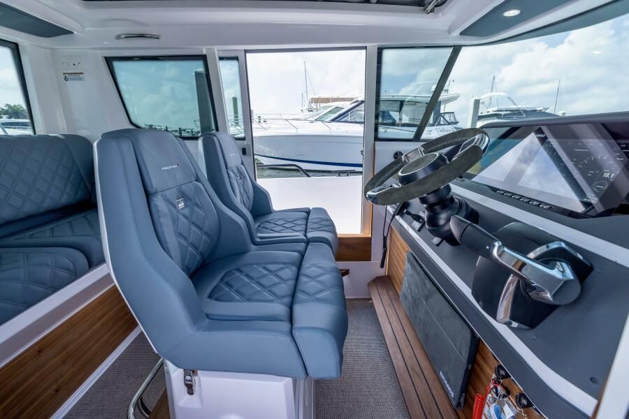 2023 Axopar 28 CABIN