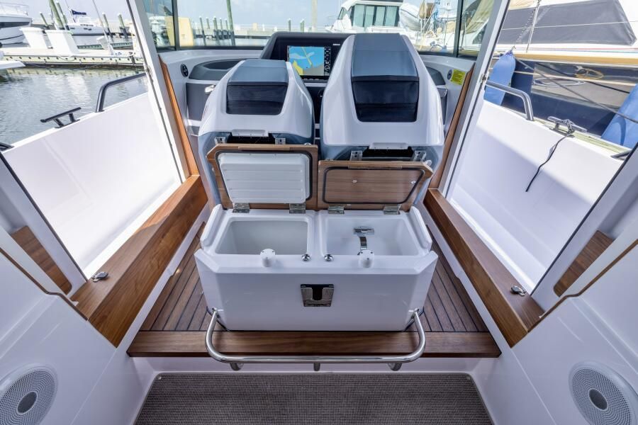 2023 Axopar 28 CABIN