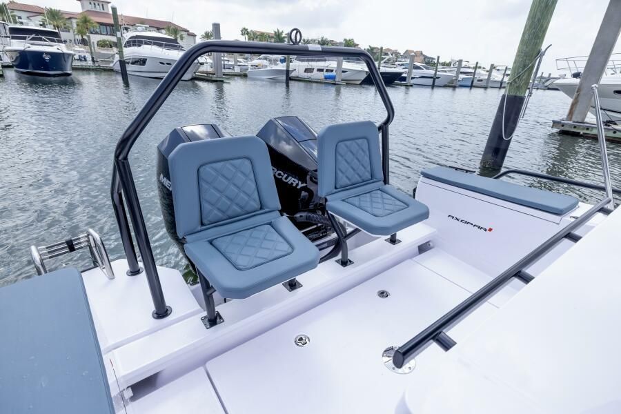 2023 Axopar 28 CABIN