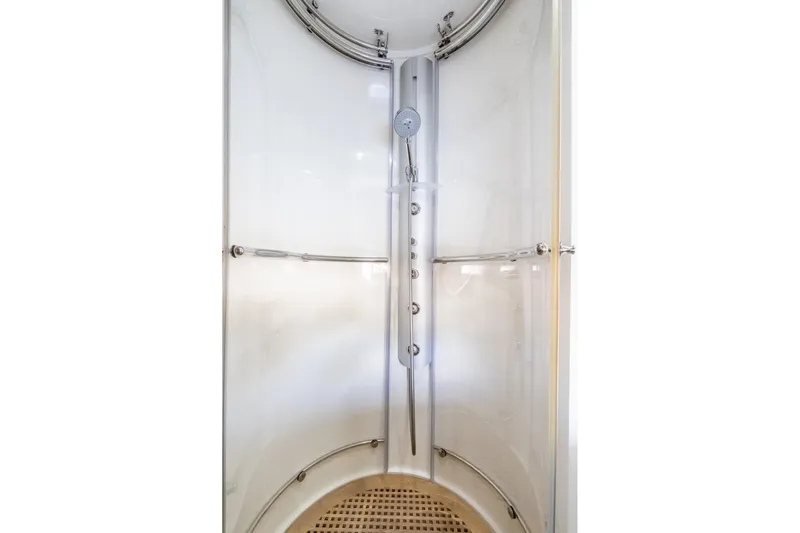 Currency Yacht Photos Pics Shower cabin in 2009 Sunseeker Manhattan 60 yacht, featuring sleek design and modern fixtures.