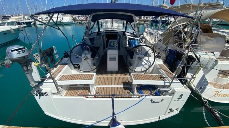  Yacht Photos Pics Beneteau Oceanis 35.1