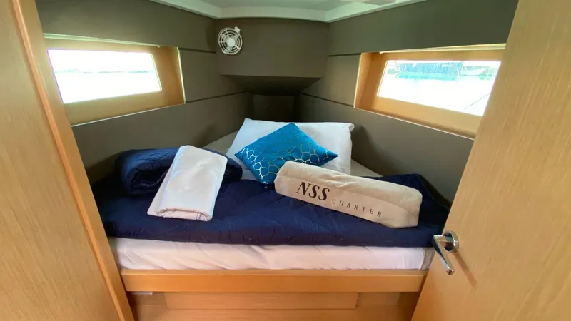  Yacht Photos Pics Beneteau Oceanis 35.1