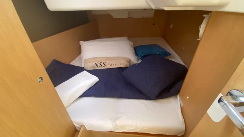  Yacht Photos Pics Beneteau Oceanis 35.1