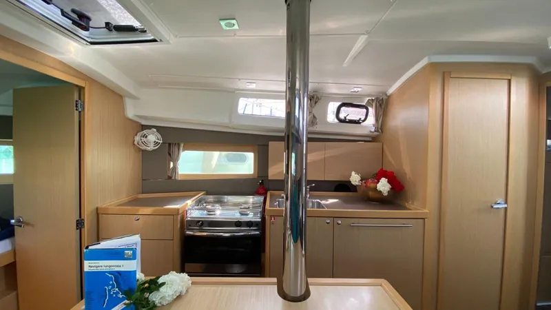  Yacht Photos Pics Beneteau Oceanis 35.1