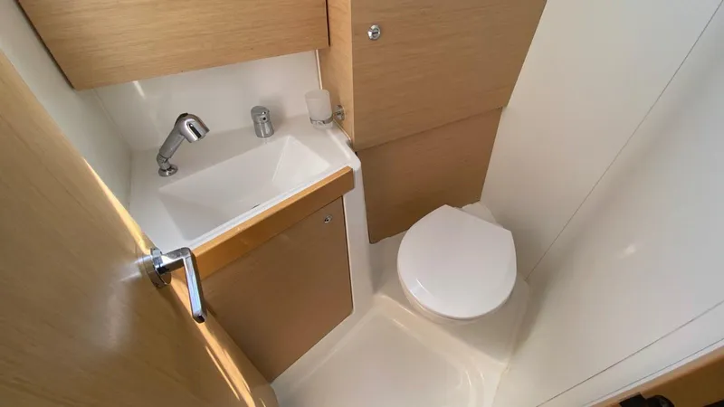  Yacht Photos Pics Beneteau Oceanis 35.1