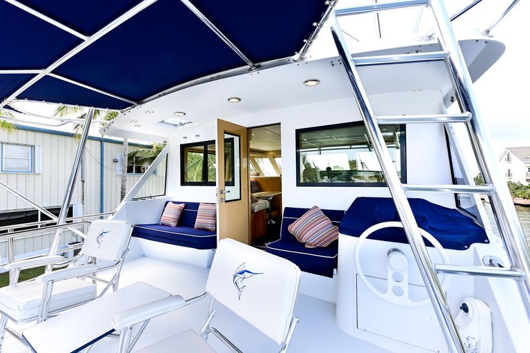 2000-82-hatteras-flybridge