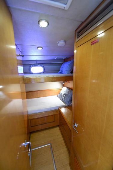 2000-82-hatteras-flybridge