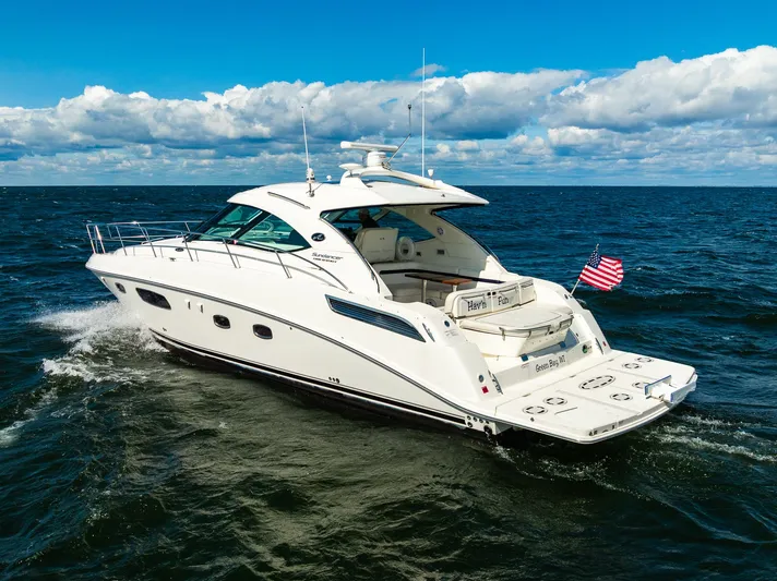 Hav-n Fun Yacht Photos Pics 2009 Sea Ray 470 Sundancer yacht cruising on open water under a blue sky.