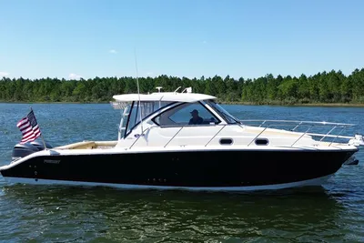 Pursuit 325 Offshore
