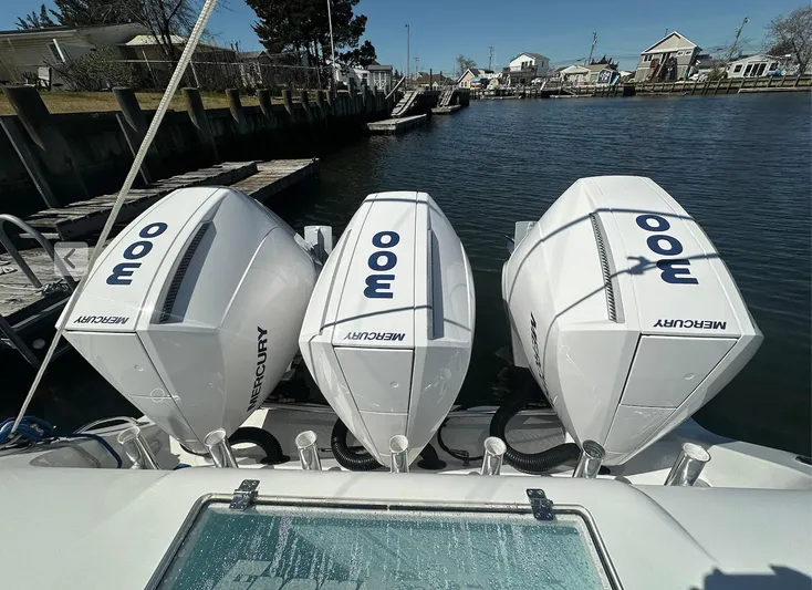 Avery Ann Yacht Photos Pics 2023 Front Runner 33 Center Console with triple Mercury 300 engines docked by the water.