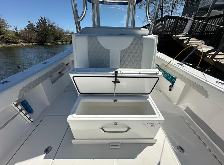 Avery Ann Yacht Photos Pics 2023 Front Runner 33 Center Console boat with open storage compartment on deck.