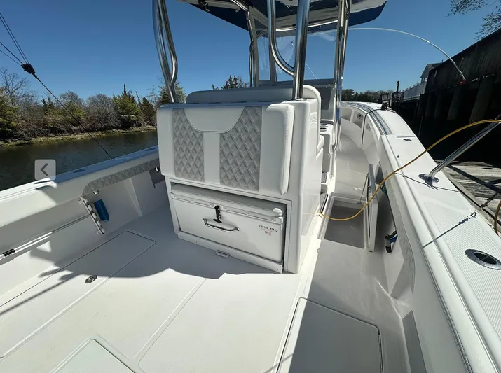 Avery Ann Yacht Photos Pics 2023 Front Runner 33 Center Console boat interior with seating and storage.