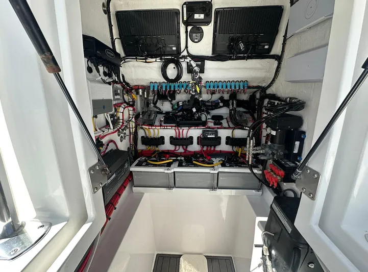 Avery Ann Yacht Photos Pics 2023 Front Runner 33 Center Console electrical system with organized wiring and components.