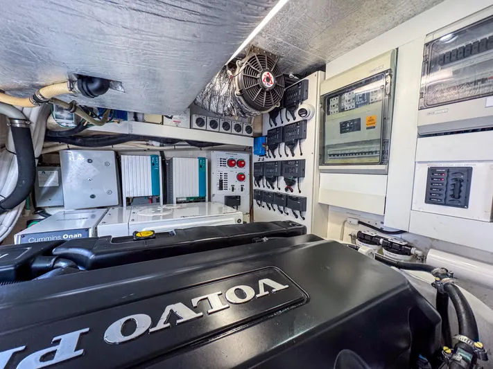 Luna Yacht Photos Pics 