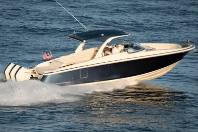 Chris-Craft Launch 35 GT