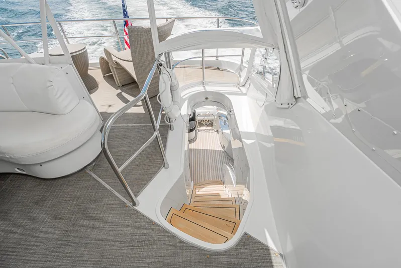 Mojo Yacht Photos Pics 