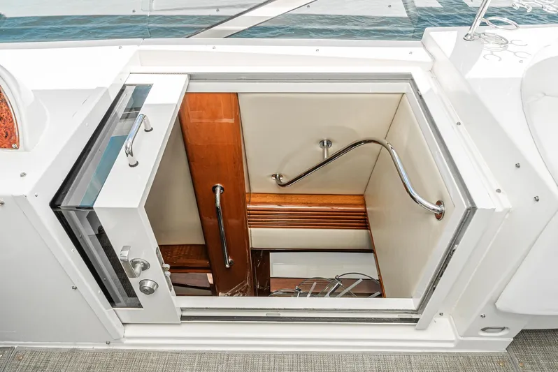 Mojo Yacht Photos Pics 