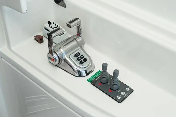 Mojo Yacht Photos Pics 