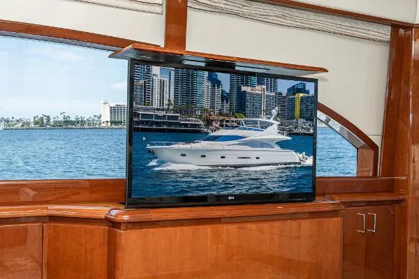 Mojo Yacht Photos Pics 