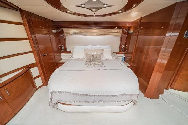 Mojo Yacht Photos Pics 