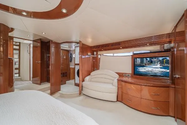 Mojo Yacht Photos Pics 