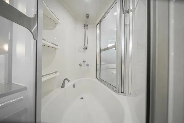 Mojo Yacht Photos Pics 