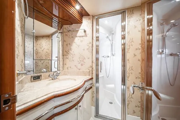 Mojo Yacht Photos Pics 