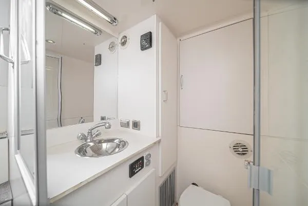 Mojo Yacht Photos Pics 