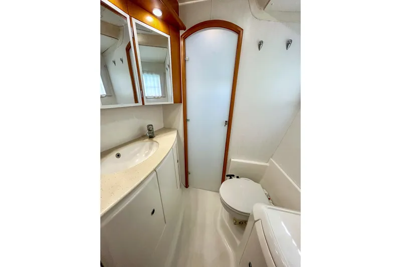 Sailifi Yacht Photos Pics Bathroom interior of 2007 Lagoon 440 yacht, featuring sink, mirror, and toilet.