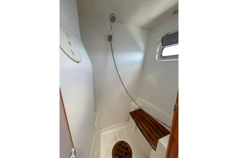 Sailifi Yacht Photos Pics Shower area in 2007 Lagoon 440 yacht with wooden seat and window.