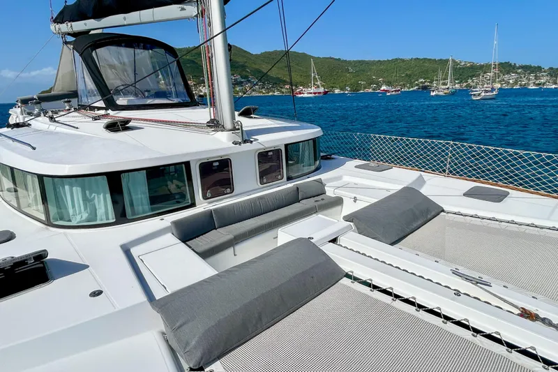 Sailifi Yacht Photos Pics 2007 Lagoon 440 catamaran with spacious deck, anchored in scenic bay with sailboats.