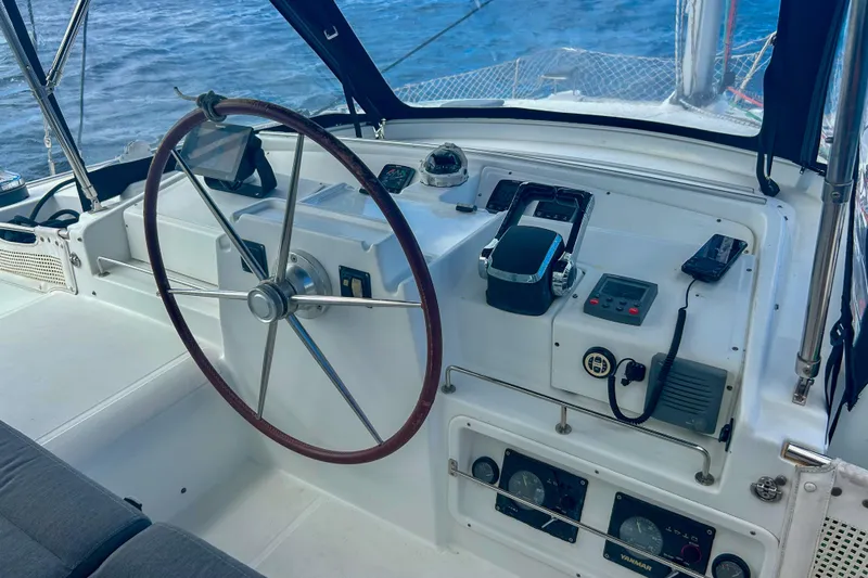 Sailifi Yacht Photos Pics Helm of 2007 Lagoon 440 catamaran with steering wheel and navigation controls.