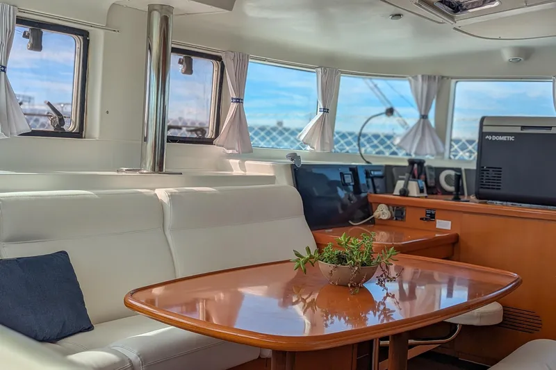 Sailifi Yacht Photos Pics Interior of 2007 Lagoon 440 catamaran with elegant seating and table setup.