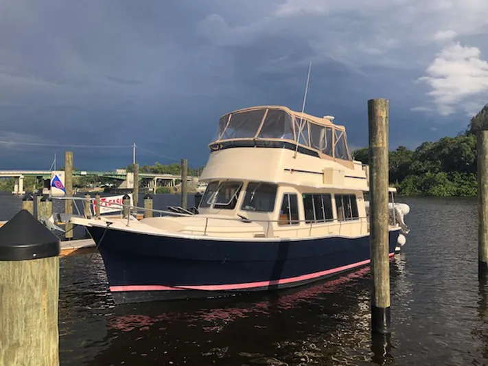 Quahog Yacht Photos Pics 